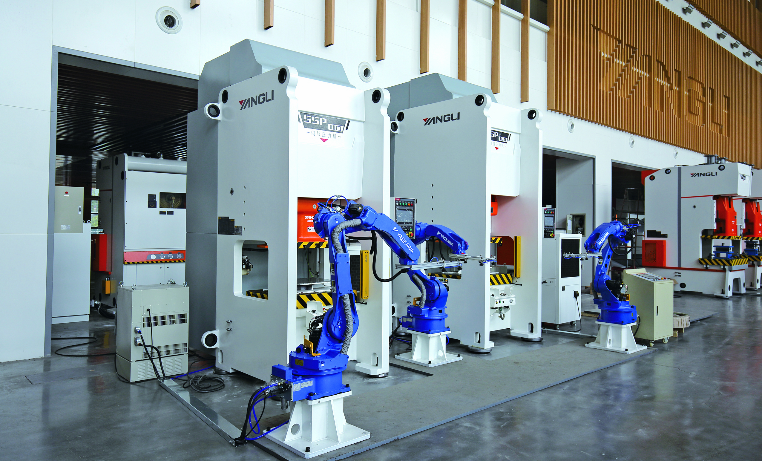 Tecnología servo en prensas de estampado: eficiencia y precisión 